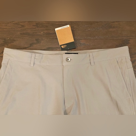 The North Face Men's Rolling Sun Packable Gray Shorts - Size 40 Long NWT - Picture 3 of 12